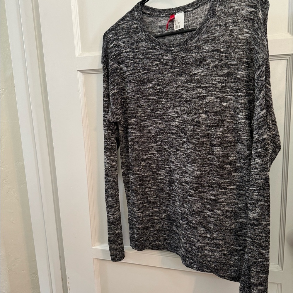 H&M Divided Black and Gray Long Sleeve Tee